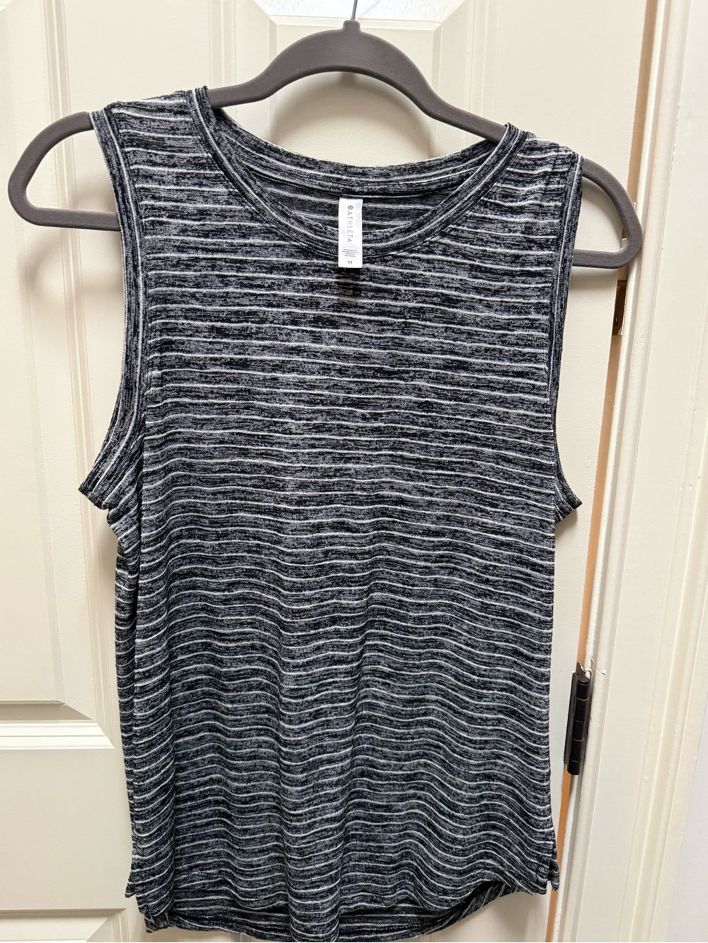 Athleta Breezy tank.  Sz M